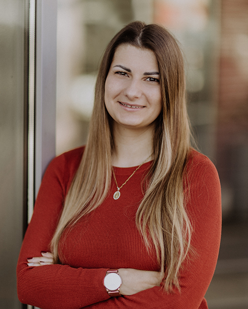 Foto: Carolin Mosuch, Büroangestellte, Firma Elektro Scharf, Wolfsburg Foto: Carolin Mosuch, Büroangestellte, Firma Elektro Scharf, Wolfsburg